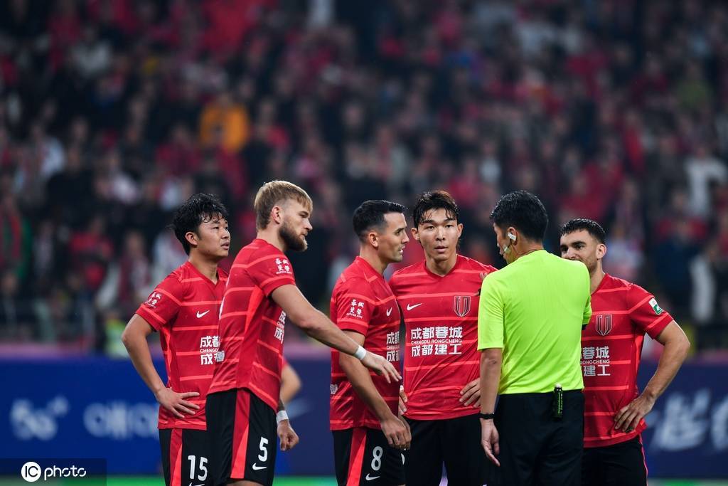 热议中超争冠:阿森纳都要夺冠了 申花国安还要多久